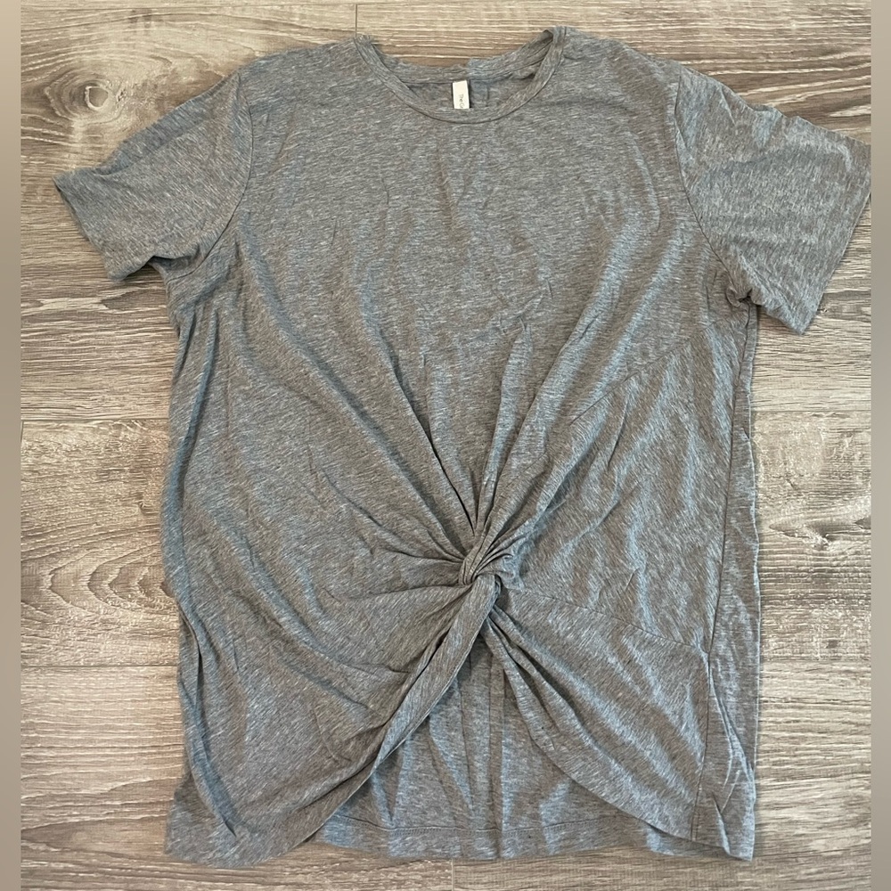 Aritzia The Group by Babaton Foundation Knot T Shirt - Size Medium